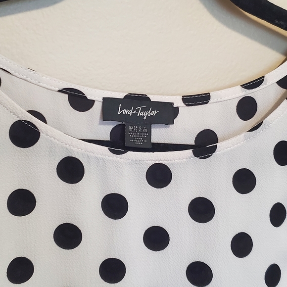 ✨️2/$20 Flutter-Sleeve Dot Blouse - Picture 3 of 4